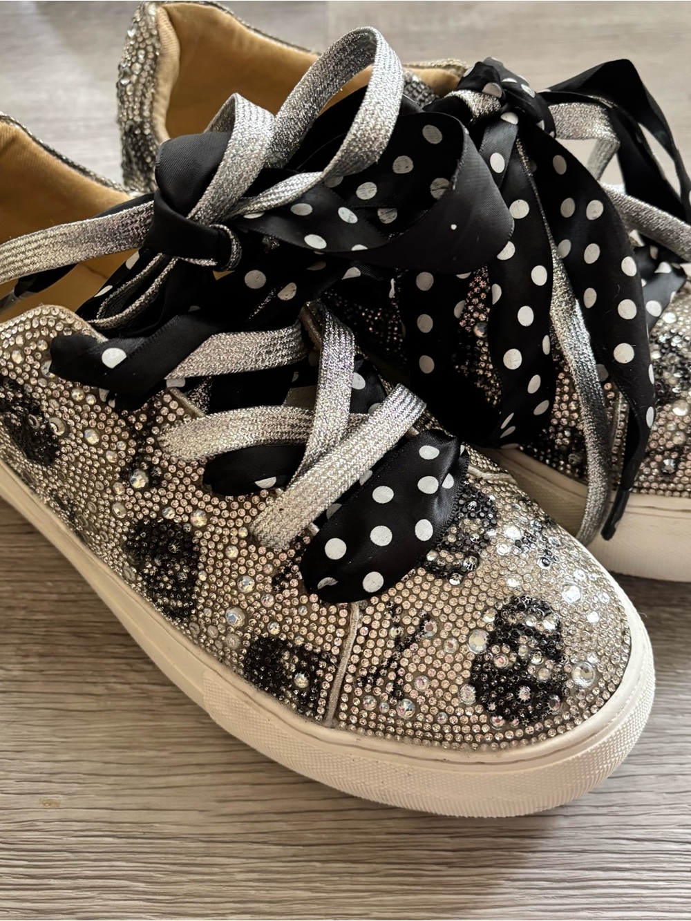 Betsy Johnson SIDNY All-Over Rhinestone SKULLS Platform Sneakers Size 8.5 - Picture 2 of 10
